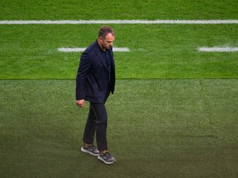 Hat sich zu einer außerplanmäßigen Medienrunde entschlossen: Bundestrainer Hans-Dieter Flick. Hat sich zu einer außerplanmäßigen Medienrunde entschlossen: Bundestrainer Hans-Dieter Flick.