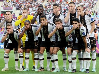 Die deutsche Mannschaft vor dem Spiel gegen Japan. Die deutsche Mannschaft vor dem Spiel gegen Japan.