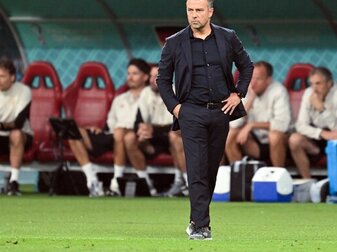 Bundestrainer Hansi Flick von Deutschland steht an der Seitenlinie. Bundestrainer Hansi Flick von Deutschland steht an der Seitenlinie.