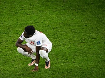 Kanada-Coach unterstützt Davies nach Elfer-Fehlschuss Kanada-Coach unterstützt Davies nach Elfer-Fehlschuss