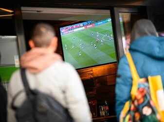 In Frankreich schalten WM-Gegner die Fernseher aus. In Frankreich schalten WM-Gegner die Fernseher aus.