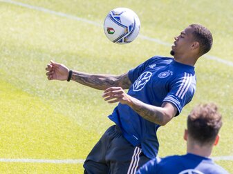 Hier war noch alles in Ordnung: Lukas Nmecha mit Leon Goretzka beim Training der Nationalmannschaft. Hier war noch alles in Ordnung: Lukas Nmecha mit Leon Goretzka beim Training der Nationalmannschaft.