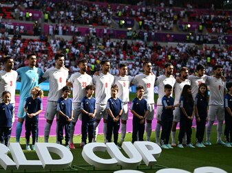 Irans Spieler bei der Nationalhymne vor dem Spiel gegen Wales. Irans Spieler bei der Nationalhymne vor dem Spiel gegen Wales.
