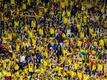 Fans aus Ecuador jubeln auf der Tribüne.