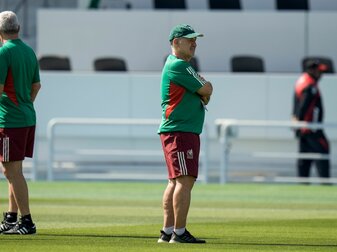 Mexikos Trainer Gerardo Martino tritt mit seiner Mannschaft gegen sein Heimatland Argentinien an. Mexikos Trainer Gerardo Martino tritt mit seiner Mannschaft gegen sein Heimatland Argentinien an.