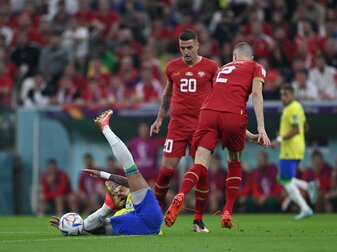 Serbien um Dusan Tadics (M.) und Sergej Milinkovic-Savic (r) verlor seinen WM-Auftakt gegen Brasilien. Serbien um Dusan Tadics (M.) und Sergej Milinkovic-Savic (r) verlor seinen WM-Auftakt gegen Brasilien.