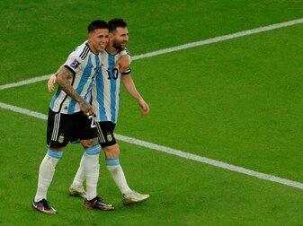 Messi erlöst Argentinien und zieht mit Maradona gleich Messi erlöst Argentinien und zieht mit Maradona gleich
