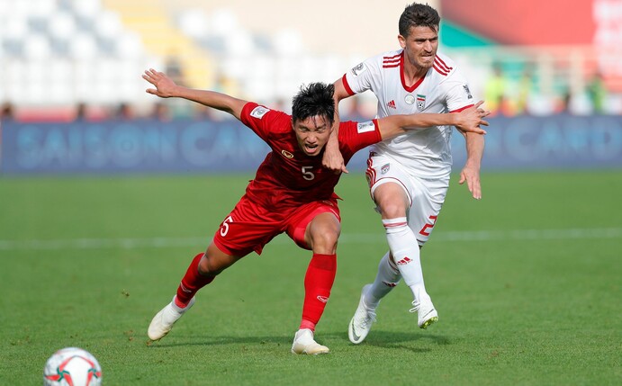 Ex-Nationalspieler Voria Ghafouri (r) soll freigelassen werden.