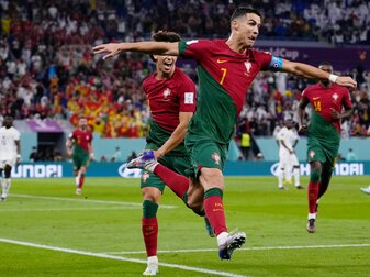 Portugals Cristiano Ronaldo jubelt nach seinem Elfmetertreffer bei der WM. Portugals Cristiano Ronaldo jubelt nach seinem Elfmetertreffer bei der WM.