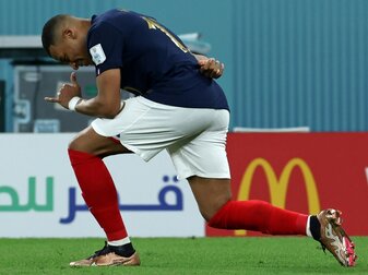 Mbappe verzückt die Grande Nation: "Ein Ausnahmespieler" Mbappe verzückt die Grande Nation: "Ein Ausnahmespieler"