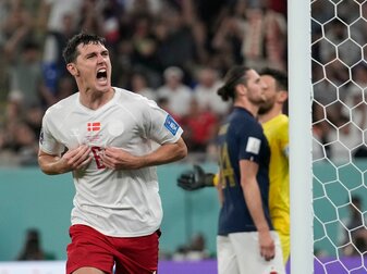 Dänemarks Andreas Christensen jubelt nach seinem Tor zum Ausgleich gegen Frankreich. Dänemarks Andreas Christensen jubelt nach seinem Tor zum Ausgleich gegen Frankreich.