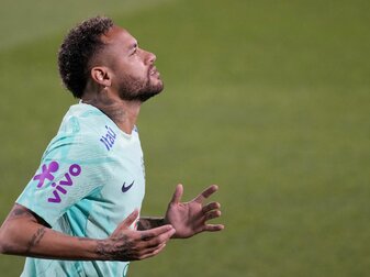 Glaubt fest an sein Comeback bei der WM Brasiliens Superstar Neymar. Glaubt fest an sein Comeback bei der WM Brasiliens Superstar Neymar.