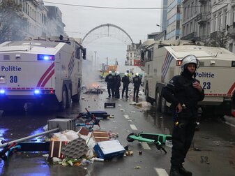 In Brüssel kam es nach der belgischen Niederlage bei der WM zu Ausschreitungen. In Brüssel kam es nach der belgischen Niederlage bei der WM zu Ausschreitungen.