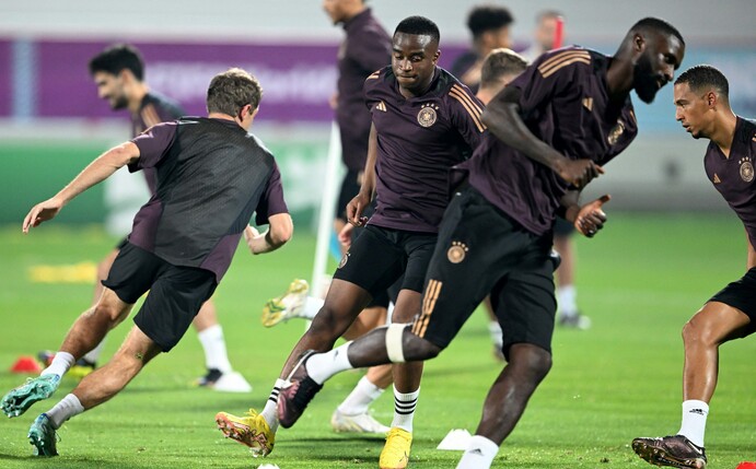 Deutschland bereitete sich intensiv auf das zweite Gruppenspiel gegen Spanien vor. Foto: Ina Fassbender/AFP via Getty Images