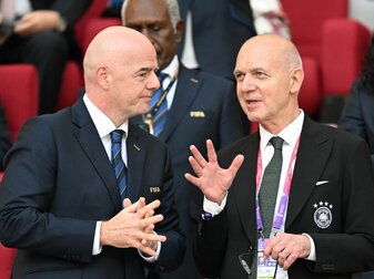 FIFA-Präsident Giovanni Infantino (l) und DFB-Präsident Bernd Neuendorf. FIFA-Präsident Giovanni Infantino (l) und DFB-Präsident Bernd Neuendorf.