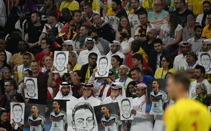 Özil-Protest beim Spanien-Spiel