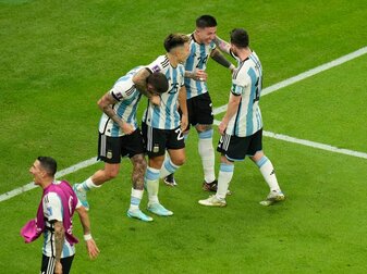 Siegen für das gute Gefühl: Die Argentinier feiern das 2:0 gegen Mexiko. Siegen für das gute Gefühl: Die Argentinier feiern das 2:0 gegen Mexiko.