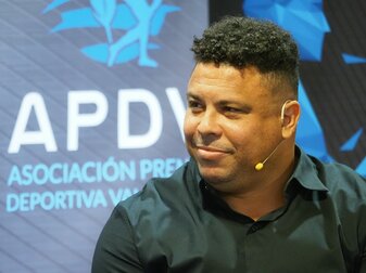 Darf die brasilianische Mannschaft gegen die Schweiz im Stadion anfeuern: Ronaldo. Darf die brasilianische Mannschaft gegen die Schweiz im Stadion anfeuern: Ronaldo.