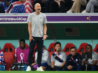 US-Chefcoach Gregg Berhalter trifft mit seinem Team auf den Iran. US-Chefcoach Gregg Berhalter trifft mit seinem Team auf den Iran.