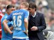 HSV-Trainer Bruno Labbadia macht Artjoms Rudnevs «heiß». Foto: Torsten Silz