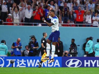 Englands Marcus Rashford jubelt nach seinem zweiten Tor zum 0:3. Englands Marcus Rashford jubelt nach seinem zweiten Tor zum 0:3.