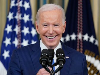 US-Präsident Joe Biden freut sich über den Sieg der Nationalmannschaft bei der Fußball-WM in Katar. US-Präsident Joe Biden freut sich über den Sieg der Nationalmannschaft bei der Fußball-WM in Katar.