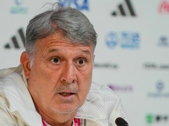 Mexikos Trainer Gerardo Martino spricht auf einer Pressekonferenz. Mexikos Trainer Gerardo Martino spricht auf einer Pressekonferenz.
