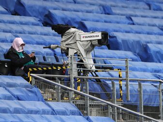 Der Verkauf der TV-Rechte der Fußball-Bundesliga im Ausland ist ein schwieriges Geschäft. Der Verkauf der TV-Rechte der Fußball-Bundesliga im Ausland ist ein schwieriges Geschäft.