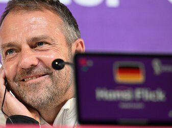 Rücktritt ist kein Thema für Bundestrainer Hansi Flick bei der Presskonferenz. Rücktritt ist kein Thema für Bundestrainer Hansi Flick bei der Presskonferenz.