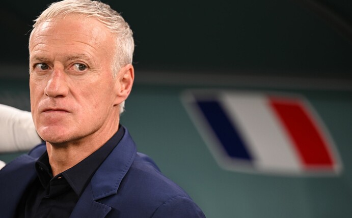 Frankreichs Trainer Didier Deschamps vor dem Anpfiff.