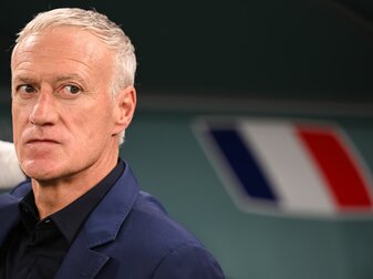 Frankreichs Trainer Didier Deschamps vor dem Anpfiff. Frankreichs Trainer Didier Deschamps vor dem Anpfiff.