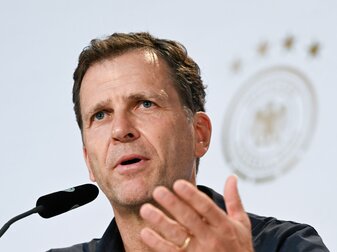 Nationalmannschaftsdirektor Oliver Bierhoff spricht bei einer PK. Nationalmannschaftsdirektor Oliver Bierhoff spricht bei einer PK.