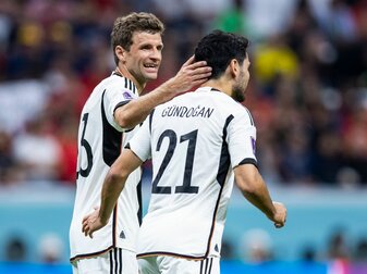 Deutschlands Thomas Müller (l) und Ilkay Gündogan (r). ( Deutschlands Thomas Müller (l) und Ilkay Gündogan (r). (
