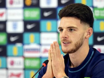 Trifft mit England im Achtelfinale auf Senegal: Declan Rice spricht auf der Pressekonferenz. Trifft mit England im Achtelfinale auf Senegal: Declan Rice spricht auf der Pressekonferenz.