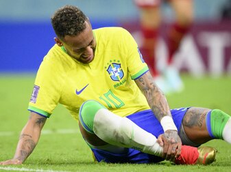 Brasiliens Neymar verletzte sich im ersten Gruppenspiel. Brasiliens Neymar verletzte sich im ersten Gruppenspiel.