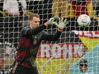 Neuer stellt WM-Rekord auf Neuer stellt WM-Rekord auf
