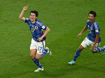Japan nach Triumph über Spanien Gruppensieger Japan nach Triumph über Spanien Gruppensieger