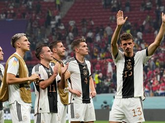 Dominant im Spiel, aber nicht effizient genug beim Erzielen von Toren: Die deutsche Fußball-Nationalmannschaft. Dominant im Spiel, aber nicht effizient genug beim Erzielen von Toren: Die deutsche Fußball-Nationalmannschaft.