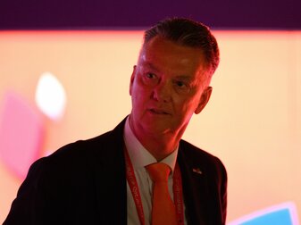 Bondscoach Louis Van Gaal lässt sich von Kritik nicht beeindrucken: Er will mit den Niederlanden Weltmeister werden. Bondscoach Louis Van Gaal lässt sich von Kritik nicht beeindrucken: Er will mit den Niederlanden Weltmeister werden.