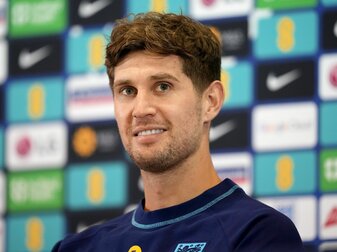 Englands John Stones nimmt an einer Pressekonferenz teil. Englands John Stones nimmt an einer Pressekonferenz teil.