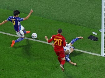 FIFA beendet Zweifel: Ball vor Japans Siegtor auf der Linie FIFA beendet Zweifel: Ball vor Japans Siegtor auf der Linie