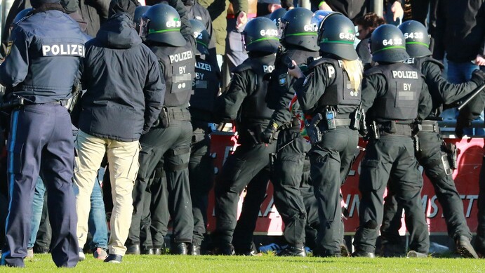 Das Spiel Türkgücü München gegen den FC Bayern München II wurde aus Sicherheitgründen abgebrochen.