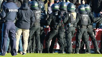 Das Spiel Türkgücü München gegen den FC Bayern München II wurde aus Sicherheitgründen abgebrochen. Das Spiel Türkgücü München gegen den FC Bayern München II wurde aus Sicherheitgründen abgebrochen.