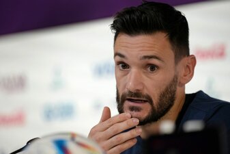 Frankreichs Torhüter Hugo Lloris wird Rekordspieler seines Landes. Frankreichs Torhüter Hugo Lloris wird Rekordspieler seines Landes.