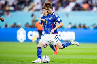 Wird wegen einer Gelp-Sperre im Achtelfinale Japans gegen Kroatien sicher fehlen: Ko Itakura. Wird wegen einer Gelp-Sperre im Achtelfinale Japans gegen Kroatien sicher fehlen: Ko Itakura.