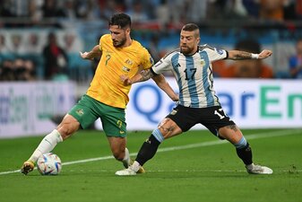 Australiens Mathew Leckie (l) steht zum zehnten Mal bei einem WM-Spiel auf dem Platz. Australiens Mathew Leckie (l) steht zum zehnten Mal bei einem WM-Spiel auf dem Platz.