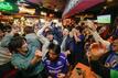 In Japan herrscht nach den Siegen gegen Deutschland und Spanien WM-Euphorie - wie hier in einer Sportsbar in Tokio.