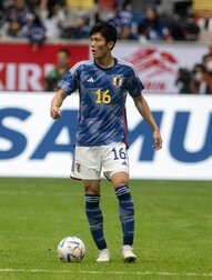 Die Japaner Takehiro Tomiyasu möchte von Beginn spielen. Die Japaner Takehiro Tomiyasu möchte von Beginn spielen.