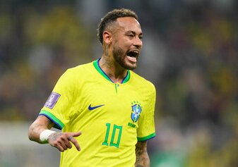 Brasiliens Superstar Neymar konnte schon wieder mit dem Ball trainieren. Brasiliens Superstar Neymar konnte schon wieder mit dem Ball trainieren.