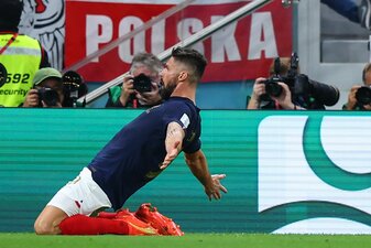 Frankreichs Olivier Giroud feiert sein Tor zum 1:0 gegen Polen. Frankreichs Olivier Giroud feiert sein Tor zum 1:0 gegen Polen.